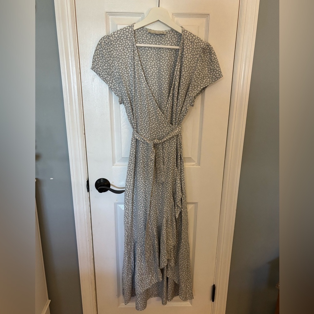 Abercrombie & Fitch Light Gray Floral Maxi Wrap Dress